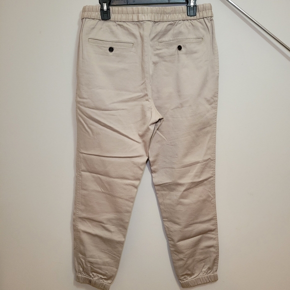 Banana Republic Men's Relaxed Tappered Fit Jogger - Picture 4 of 4